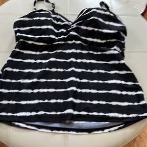 Tie dye tankini top. Like new. Size 14 MACYS